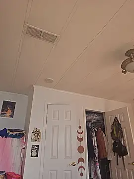 mossy kiss online show from January 17, 2026, 4:43 pm