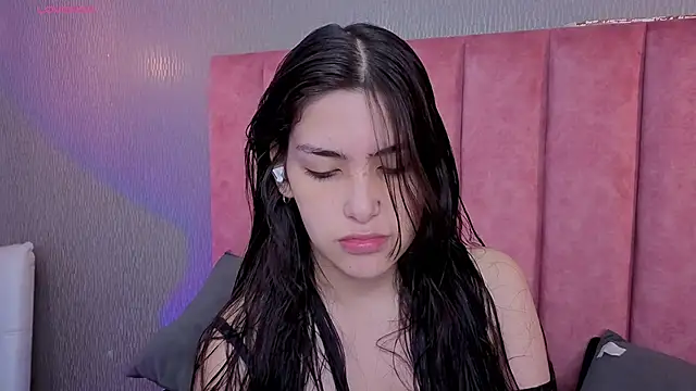 Alexa Thaylor  online show from February 2, 2026, 3:44 pm