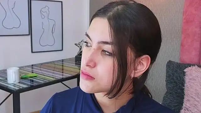 Alexa Thaylor  online show from April 13, 2026, 3:50 pm