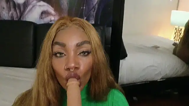 emely brandon online show from November 28, 2025, 4:37 am