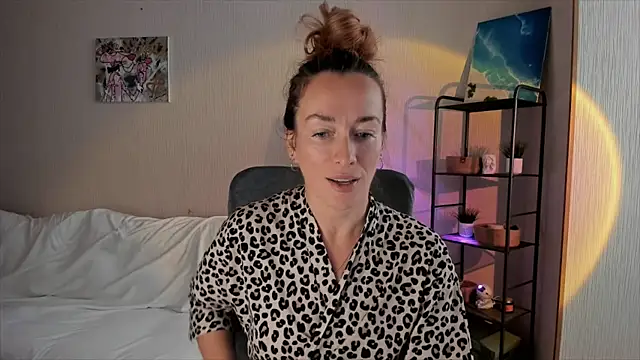 RebeccaMartinez online show from September 28, 2025, 6:30 am