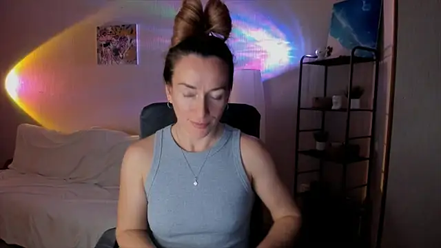 RebeccaMartinez online show from November 4, 2025, 12:48 pm