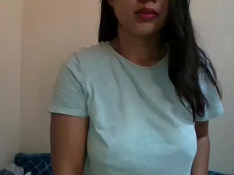  smiling4u  online show from April 15, 2026, 2:07 am