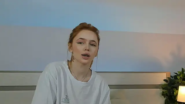 Snapshot of Phoenix_Margo chatting on November 26, 2025, 11:11 am Phoenix Margo online show from November 26, 2025, 11:11 am