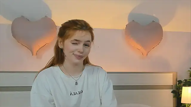 Snapshot of Phoenix_Margo chatting on February 20, 2026, 3:47 am Phoenix Margo online show from February 20, 2026, 3:47 am