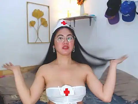 XJuanitaBananaX online show from January 6, 2026, 11:03 am