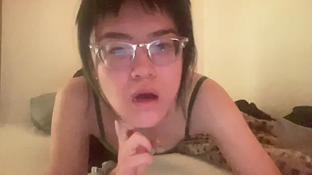 forbiddenfruitcake online show from March 3, 2025, 7:43 am