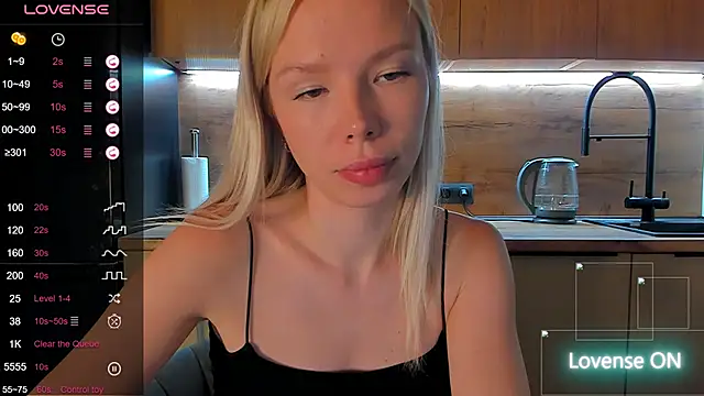 Snapshot of Olivia_Bells chatting on June 17, 2026, 8:32 pm Olivia Bells online show from June 17, 2026, 8:32 pm
