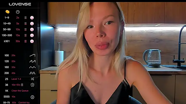 Snapshot of Olivia_Bells chatting on June 28, 2026, 9:32 pm Olivia Bells online show from June 28, 2026, 9:32 pm