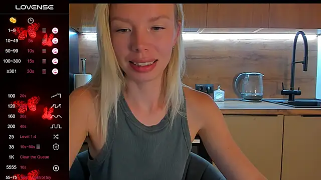 Snapshot of Olivia_Bells chatting on August 2, 2026, 11:03 pm Olivia Bells online show from August 2, 2026, 11:03 pm