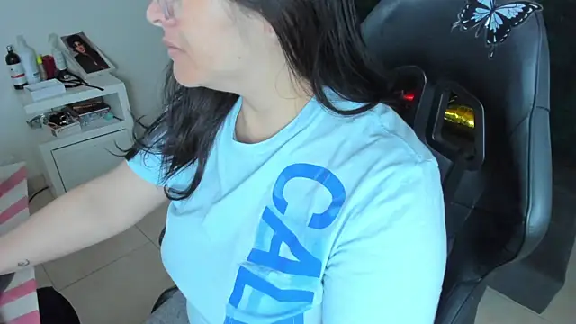 Snapshot of BellaFlaming chatting on January 16, 2025, 10:32 am BellaFlaming online show from January 16, 2025, 10:32 am