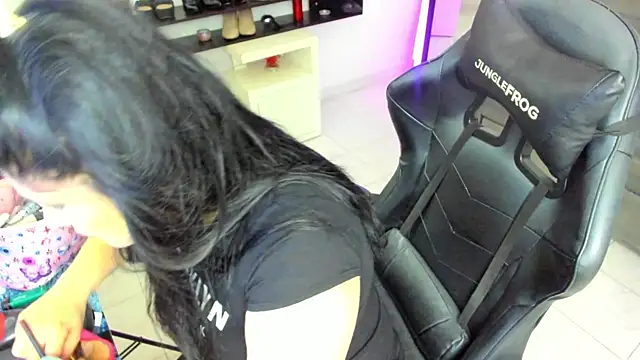 Snapshot of BellaFlaming chatting on November 26, 2025, 11:22 am BellaFlaming online show from November 26, 2025, 11:22 am