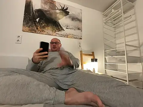 vanjbi45 online show from February 15, 2026, 6:54 am