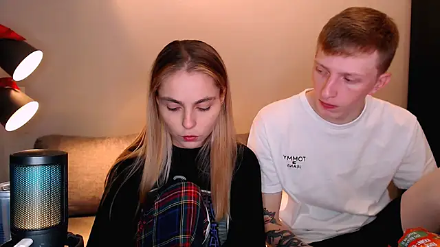 juliaanddima online show from November 12, 2025, 10:09 pm