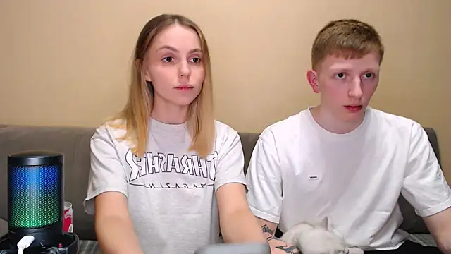 juliaanddima online show from March 15, 2026, 10:16 pm