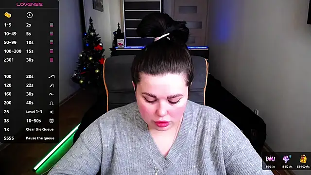 Emily Mo online show from December 18, 2024, 9:47 am