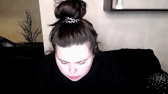 Emily Mo online show from November 10, 2025, 6:34 am