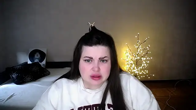 Emily Mo online show from April 3, 2026, 6:11 am