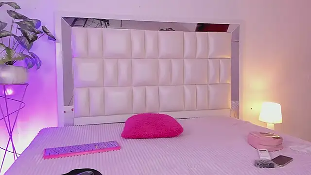 Anais aradia online show from December 31, 2024, 5:33 am