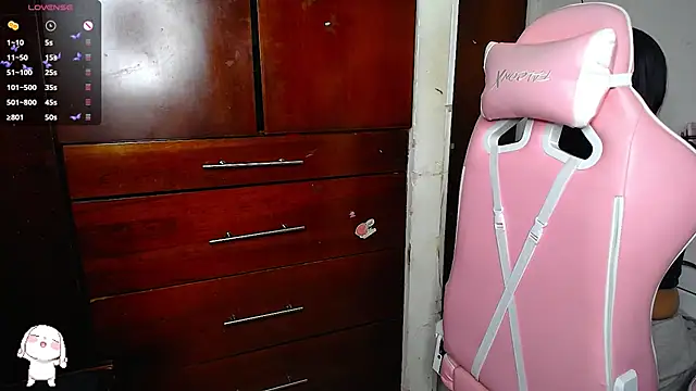 Snapshot of eva_six chatting on December 9, 2024, 8:44 pm eva six online show from December 9, 2024, 8:44 pm