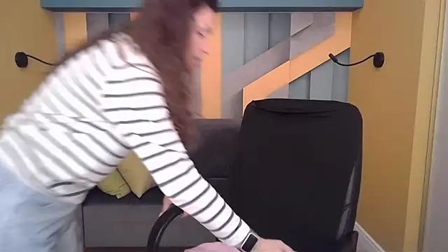 EllaLong online show from March 26, 2026, 12:33 pm