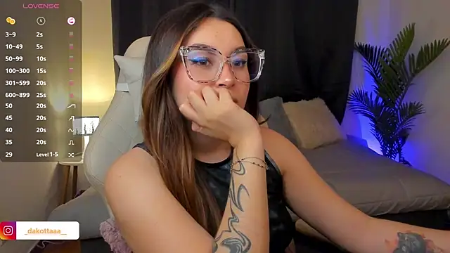 dakottaa  online show from November 23, 2025, 12:21 am