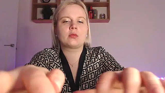 Karolina love  online show from October 25, 2025, 5:19 pm