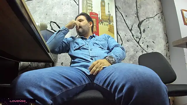 Maxi TheBigDaddy online show from December 16, 2025, 3:39 pm