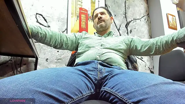 Snapshot of Maxi_TheBigDaddy chatting on January 17, 2026, 4:00 pm Maxi TheBigDaddy online show from January 17, 2026, 4:00 pm