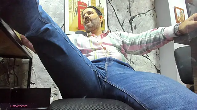 Snapshot of Maxi_TheBigDaddy chatting on February 4, 2026, 3:18 pm Maxi TheBigDaddy online show from February 4, 2026, 3:18 pm