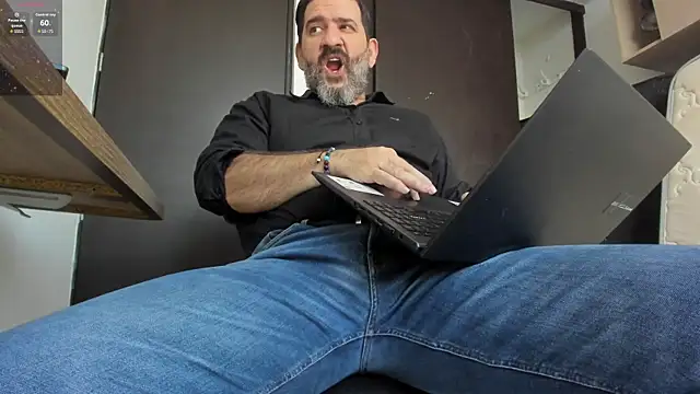 Snapshot of Maxi_TheBigDaddy chatting on May 26, 2026, 1:07 pm Maxi TheBigDaddy online show from May 26, 2026, 1:07 pm