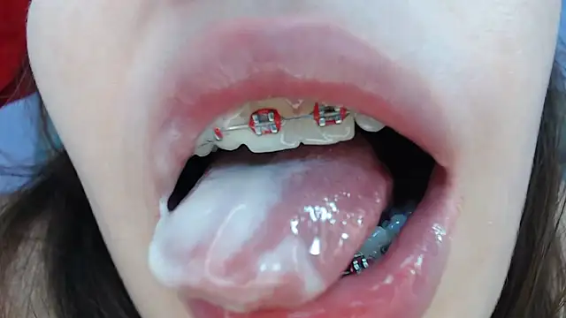 Snapshot of LilaSuni chatting on December 15, 2024, 3:42 pm LilaSuni online show from December 15, 2024, 3:42 pm