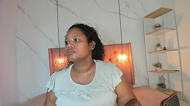 Belle Brunette online show from December 5, 2025, 8:38 pm