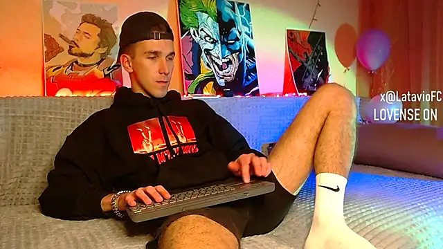 Snapshot of Midnighter_ chatting on January 14, 2025, 2:40 am Midnighter  online show from January 14, 2025, 2:40 am