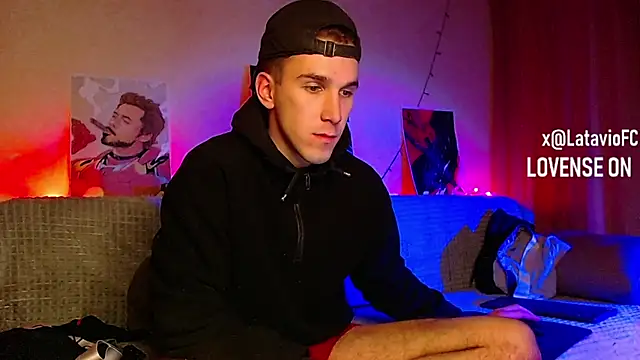 Snapshot of Midnighter_ chatting on February 9, 2025, 10:21 pm Midnighter  online show from February 9, 2025, 10:21 pm