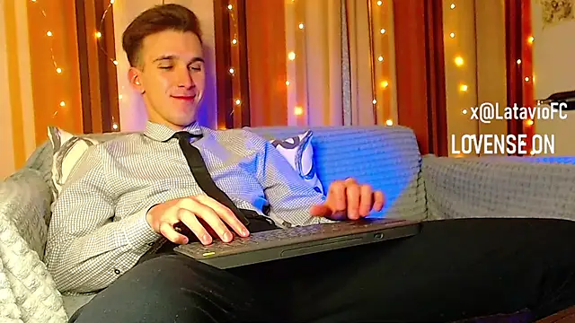 Midnighter  online show from December 23, 2025, 12:52 am