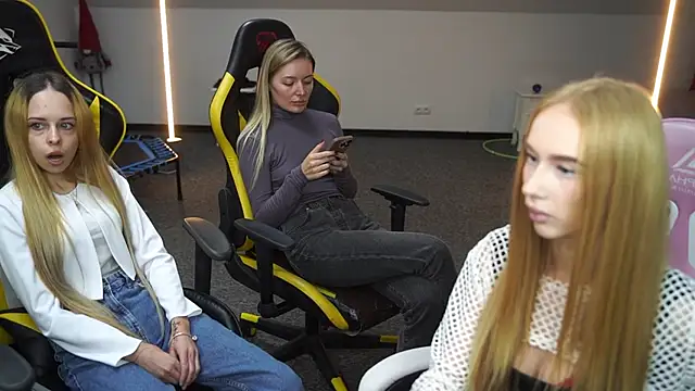 Snapshot of Amelia_Blaze chatting on September 29, 2025, 10:42 am Amelia Blaze online show from September 29, 2025, 10:42 am