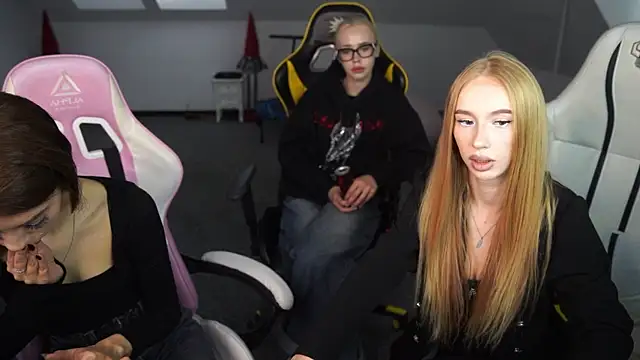 Snapshot of Amelia_Blaze chatting on October 15, 2025, 10:48 am Amelia Blaze online show from October 15, 2025, 10:48 am