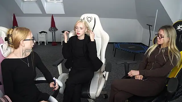 Snapshot of Amelia_Blaze chatting on October 16, 2025, 10:38 am Amelia Blaze online show from October 16, 2025, 10:38 am