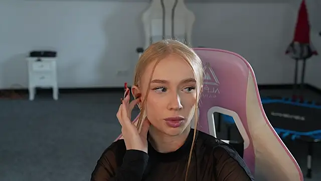 Snapshot of Amelia_Blaze chatting on October 23, 2025, 10:36 am Amelia Blaze online show from October 23, 2025, 10:36 am