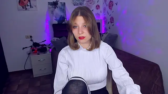 Snapshot of RinaMoore chatting on November 5, 2025, 2:50 pm RinaMoore online show from November 5, 2025, 2:50 pm