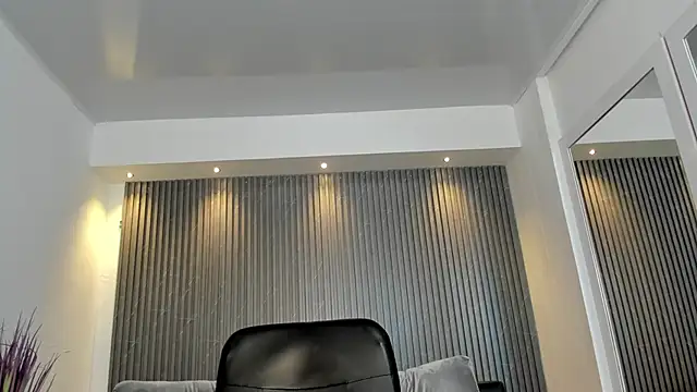 charlottewhitte online show from January 5, 2025, 12:53 pm