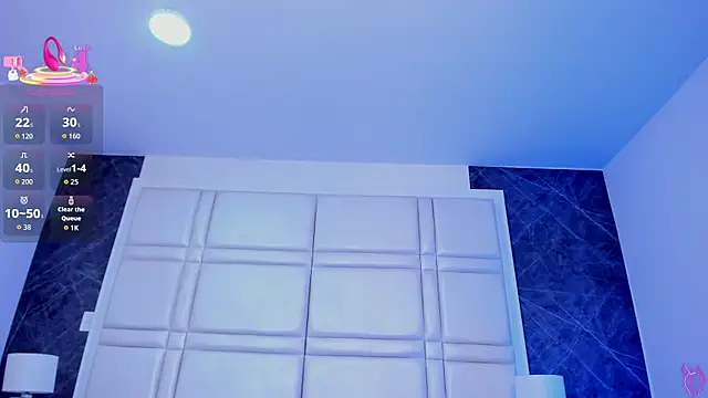 charlottewhitte online show from April 11, 2026, 11:47 am