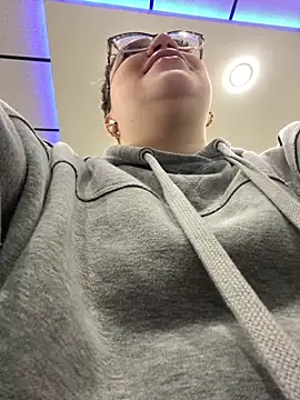 Snapshot of QueenNuttCollector chatting on February 15, 2025, 4:23 pm QueenNuttCollector online show from February 15, 2025, 4:23 pm