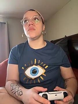 Snapshot of QueenNuttCollector chatting on September 24, 2025, 2:20 pm QueenNuttCollector online show from September 24, 2025, 2:20 pm