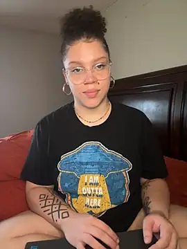 Snapshot of QueenNuttCollector chatting on September 30, 2025, 2:44 pm QueenNuttCollector online show from September 30, 2025, 2:44 pm