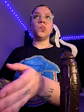 Snapshot of QueenNuttCollector chatting on October 19, 2025, 9:54 am QueenNuttCollector online show from October 19, 2025, 9:54 am