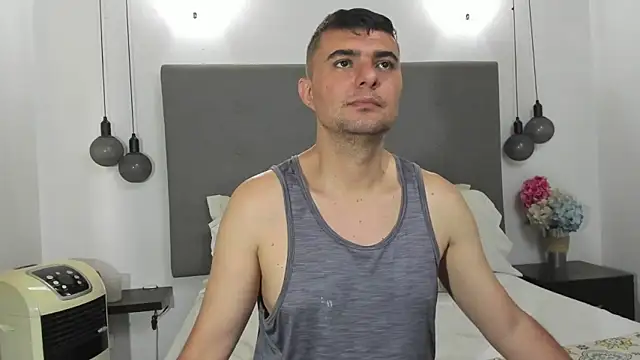 Snapshot of andrhes_baby chatting on October 10, 2025, 2:27 pm andrhes baby online show from October 10, 2025, 2:27 pm