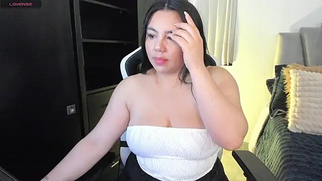 ambar-wells online show from February 7, 2025, 5:29 pm