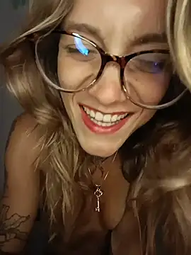 rose-rainbowgoddess online show from April 2, 2026, 12:41 am